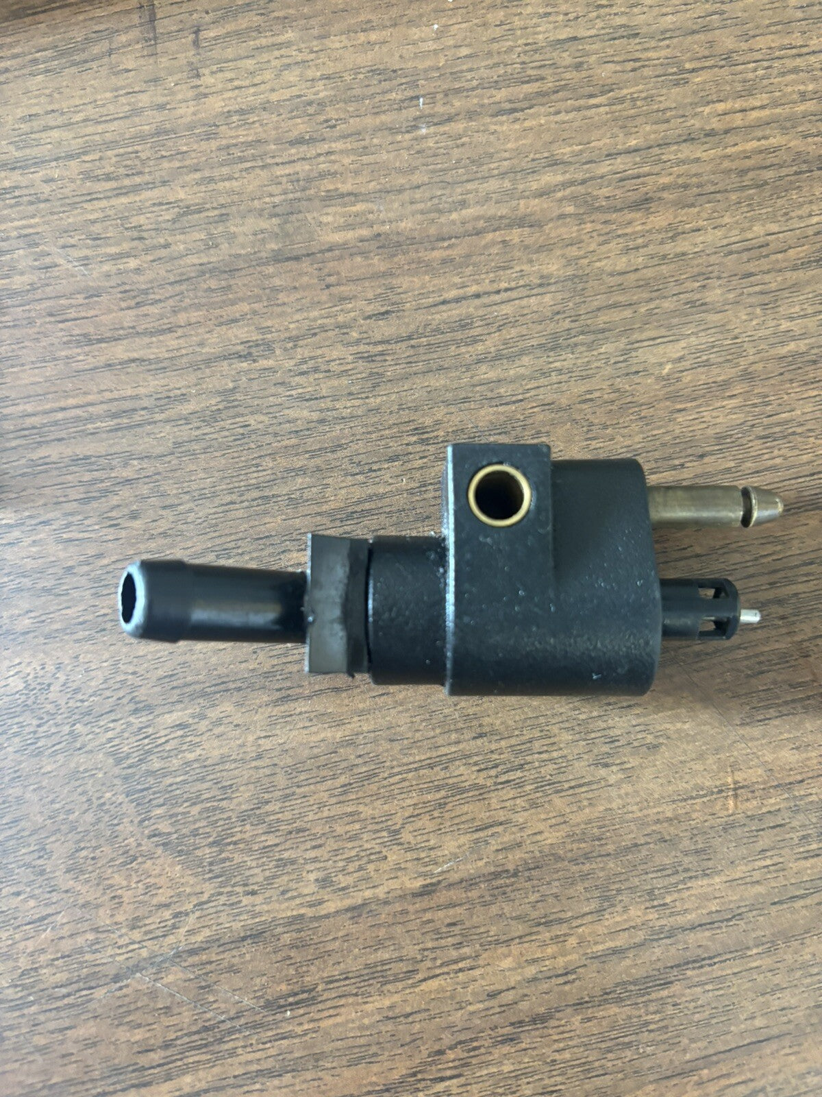 22-8M0182334 Mercury 2012 F9.9ELPB 9.9hp 4S Outboard fuel connector T143