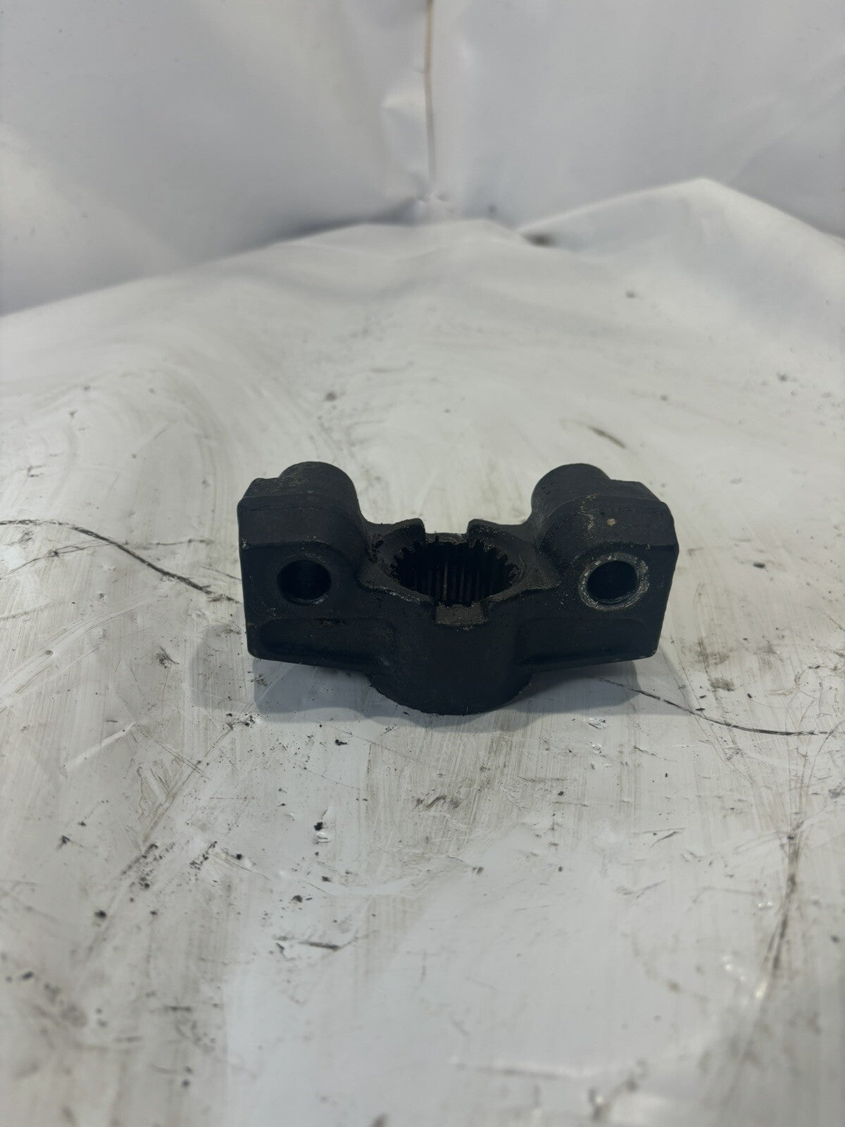 Yoke, Bottom steering knuckle Mercury 65-125HP 3 & 4 Cyl. 1999-2010 881914T01