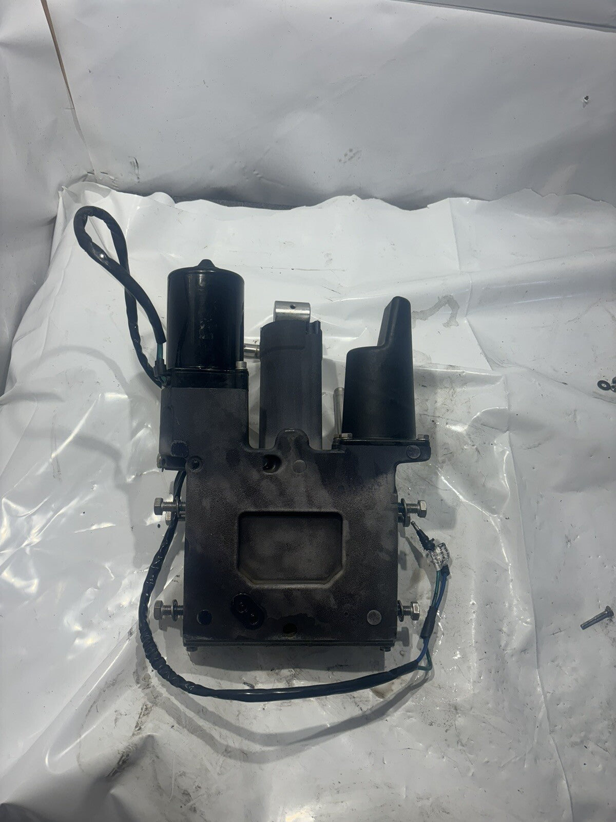 Mercury 135 150 175 200 225 250 HP Outboard Tilt and Trim Unit 855998A11