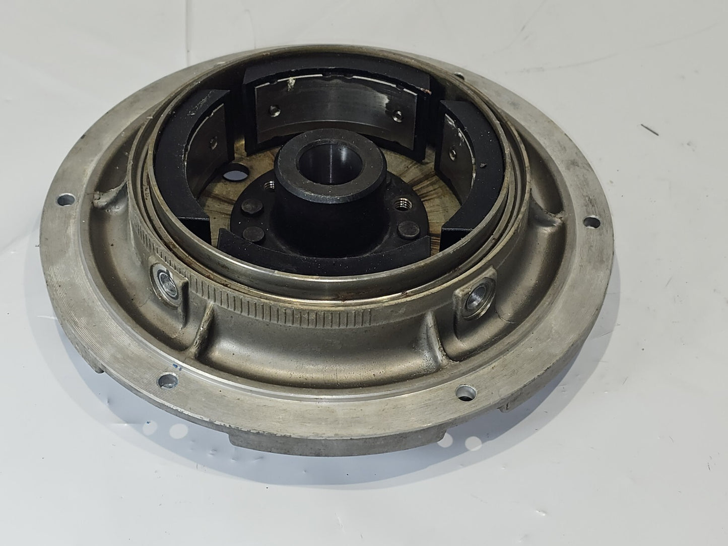 Yamaha Outboard 25 30 HP 1984-1992 Flywheel Rotor Assembly 689-85550-41-00