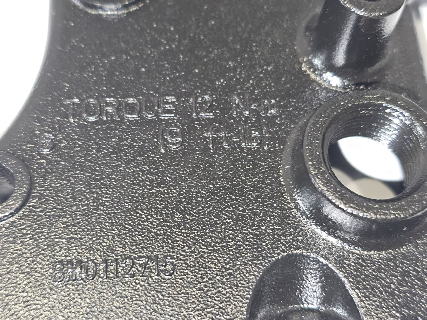 8M0118194 - 4CYL EXHAUST COVER