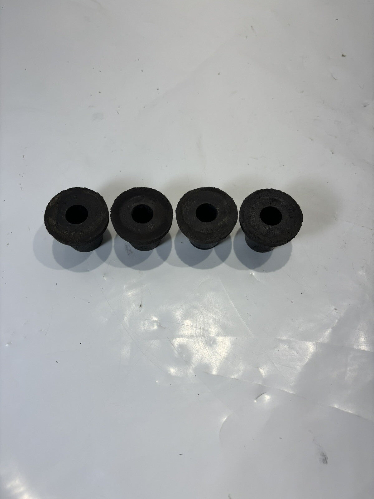 JOHNSON EVINRUDE OMC LOWER ENGINE MOUNT BUSHINGS 4 PACK 332413
