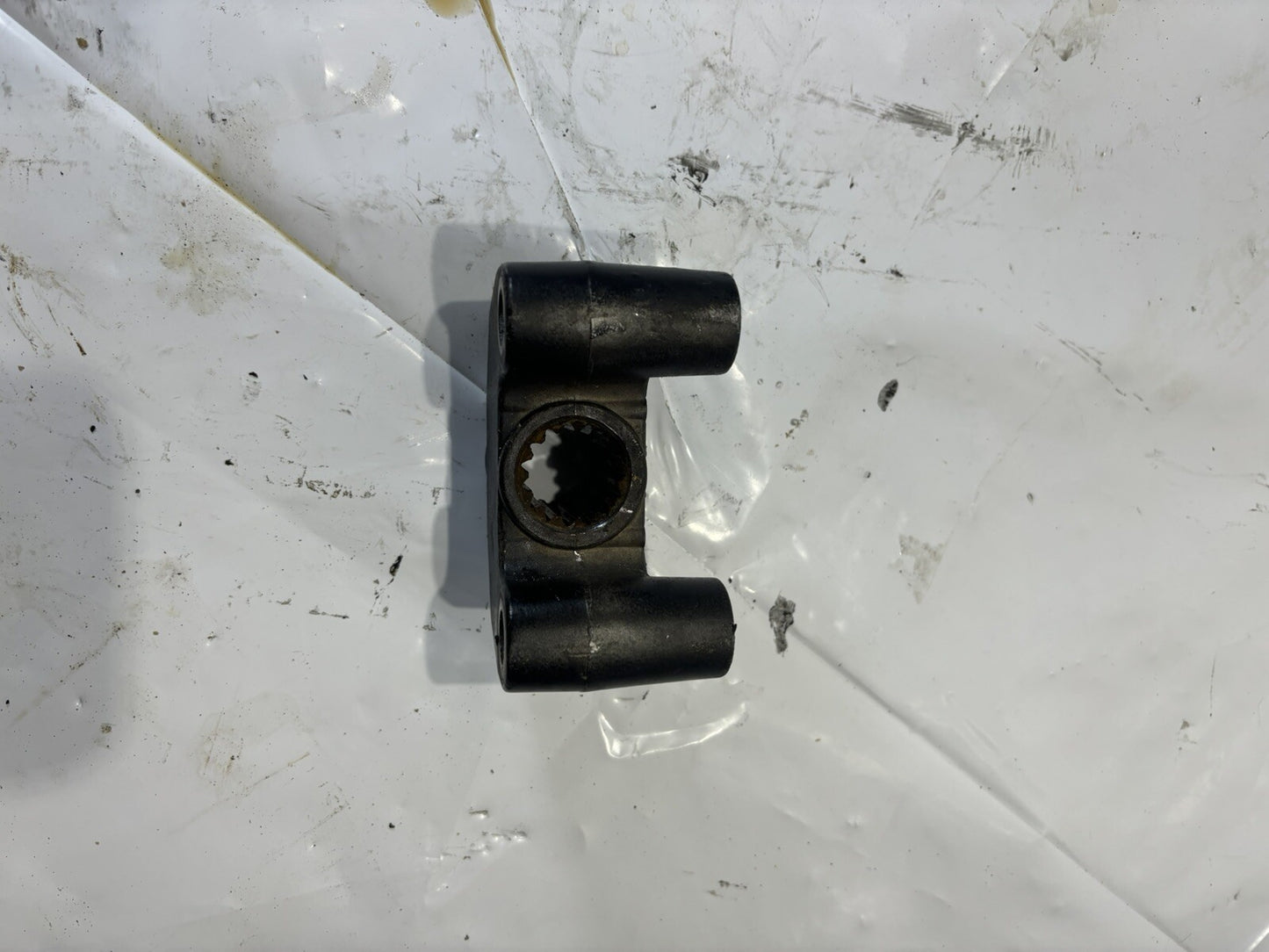 Mercury 1993 50hp ELHPTO Outboard bottom yoke