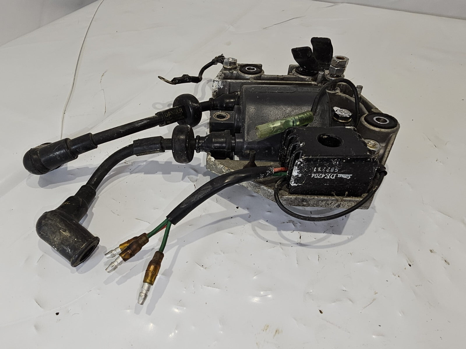Yamaha Outboard Ignition Coil w/bracket 25hp 689-85570-21-00
