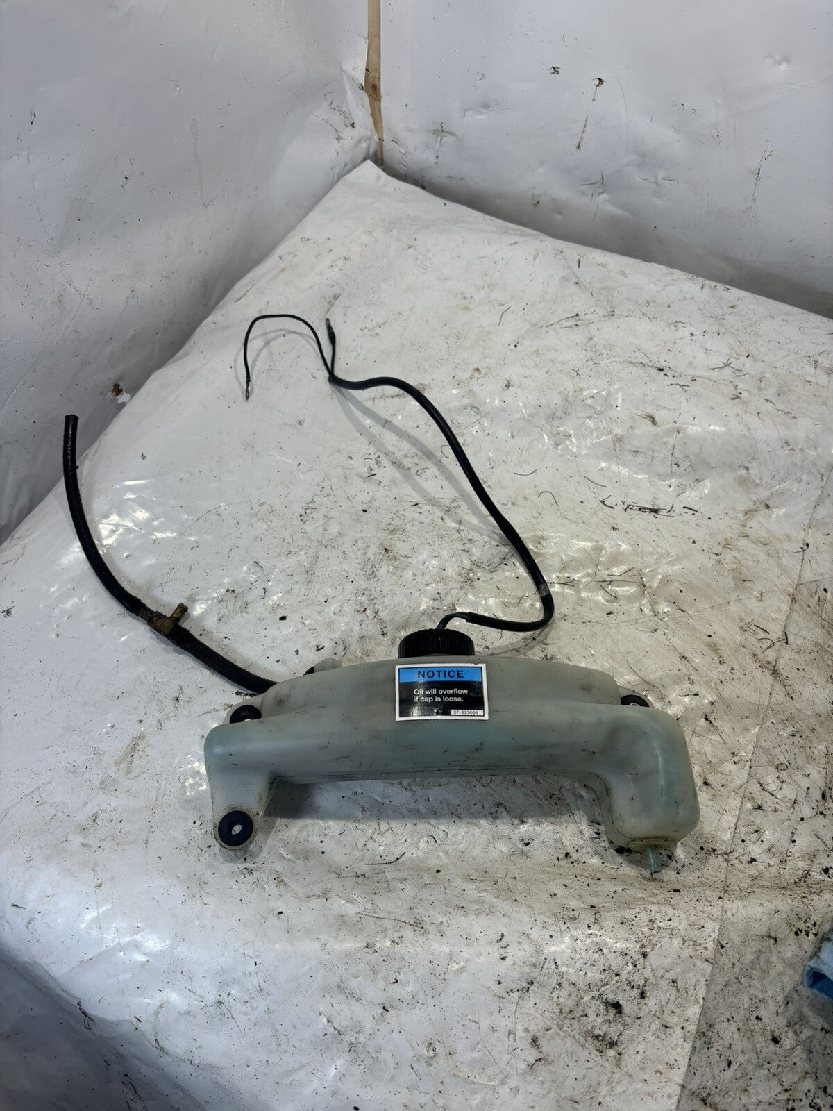 135/150/175/200 HP Mercury Oil Tank Reservoir w Cap 1990-2005 994436 43300A5