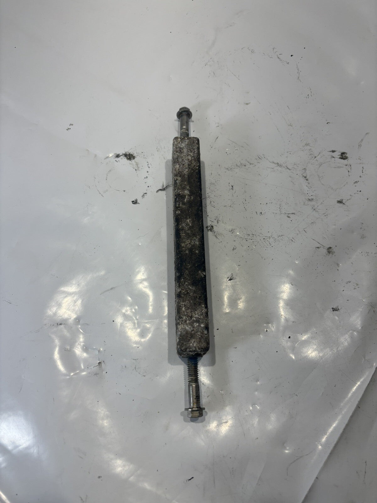 Johnson Evinrude Outboard Motor Anode & Mounting Bolts 5010190
