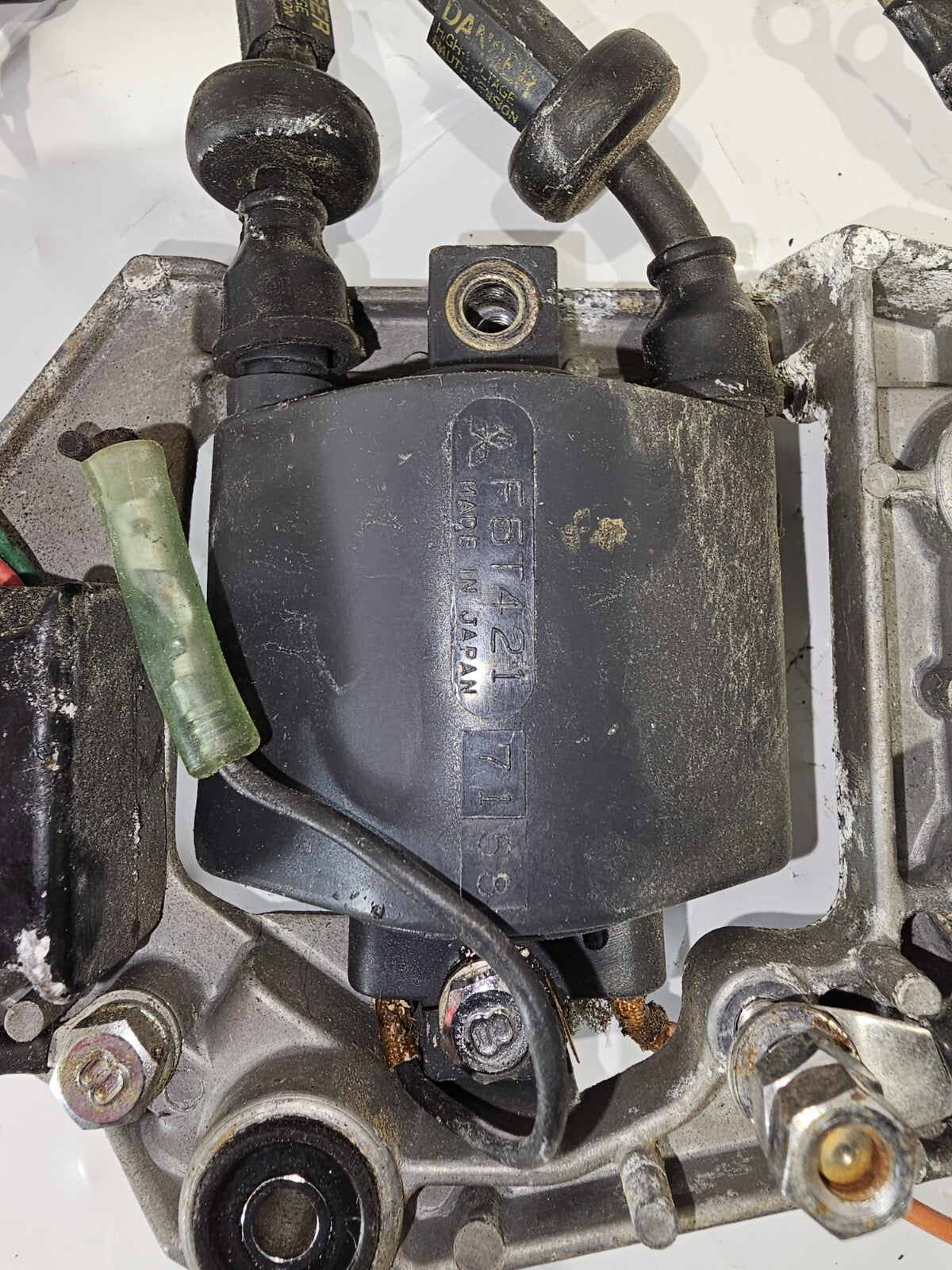 Yamaha Outboard Ignition Coil w/bracket 25hp 689-85570-21-00