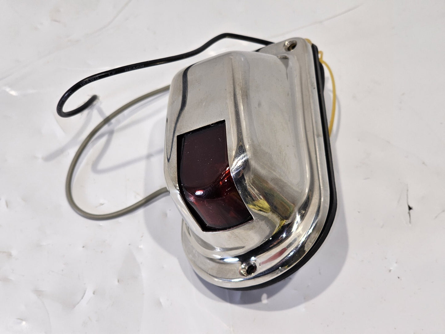 Attwood Marine 66314R7 1-Mile Sidelight Red Vertical Mount