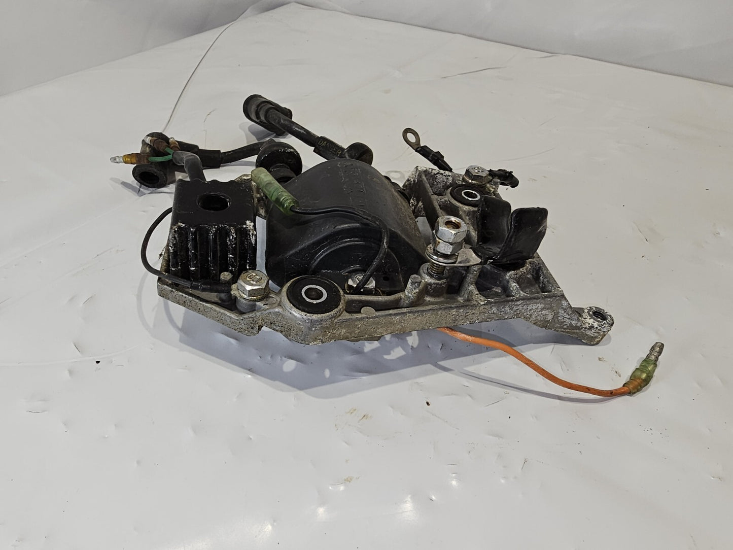 Yamaha Outboard Ignition Coil w/bracket 25hp 689-85570-21-00