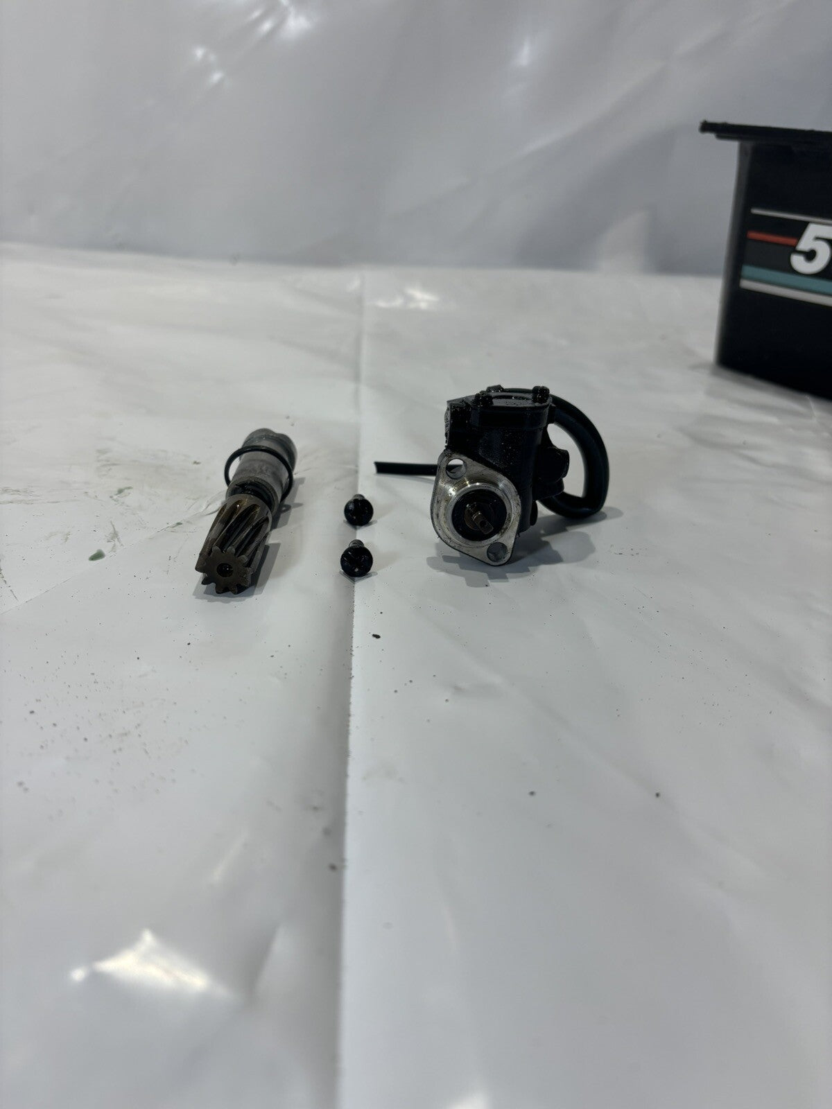 Mercury Mariner 50 HP Oil Pump 812690A1 and gear drive