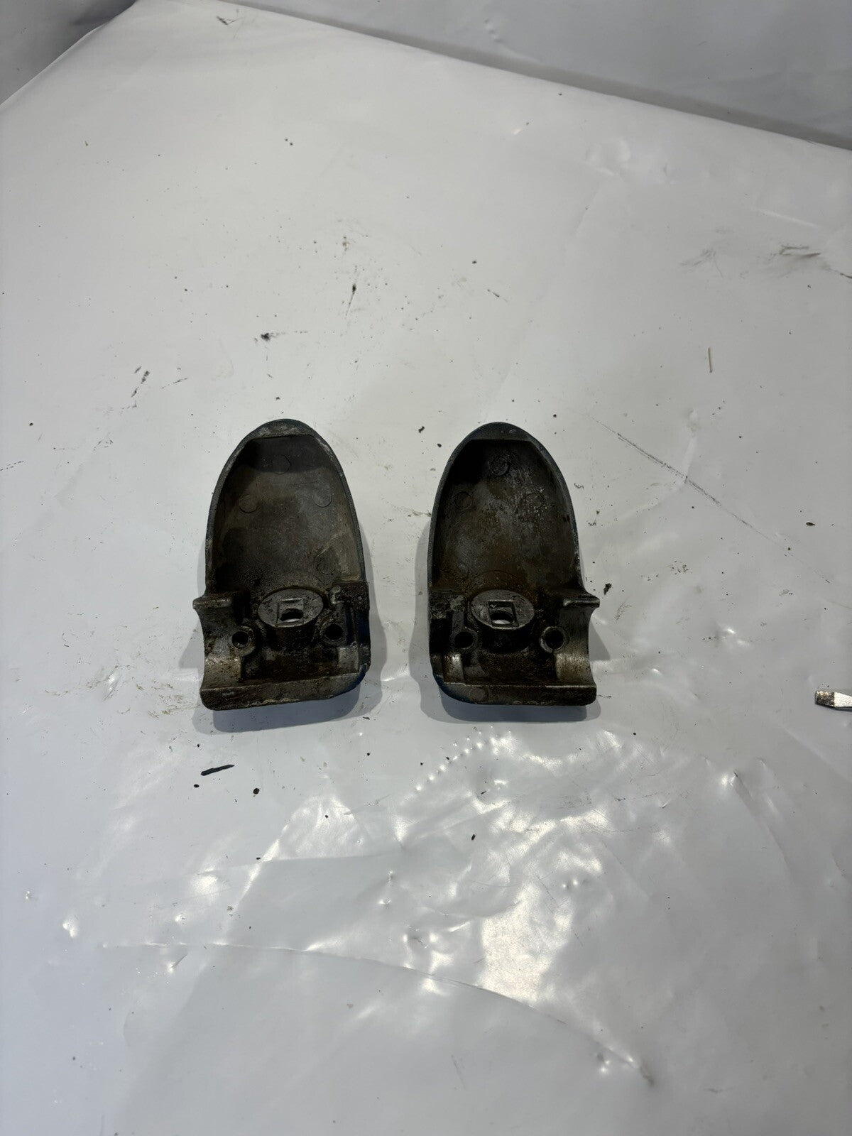 Johnson Evinrude Housing Lower Mount 0305555