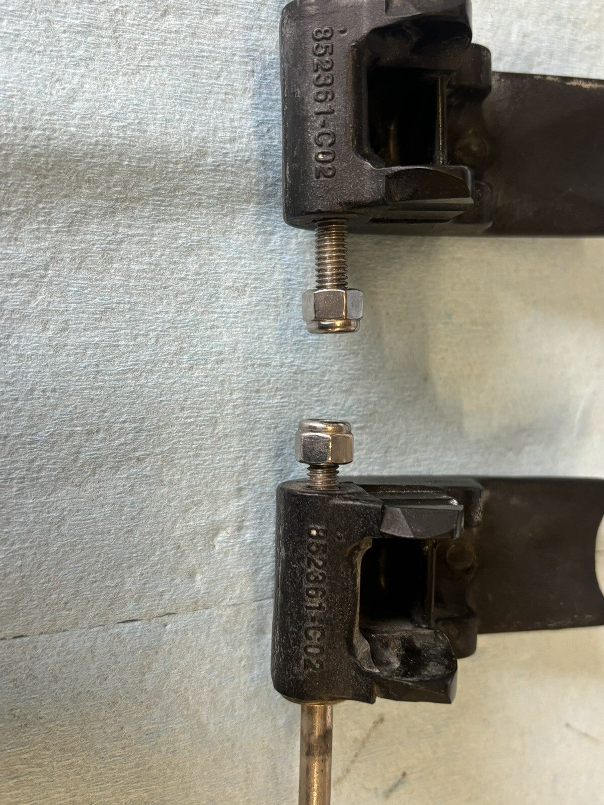 *OEM* (LOT OF 2) 0750 Mercury COWL HANDLE 852361T02