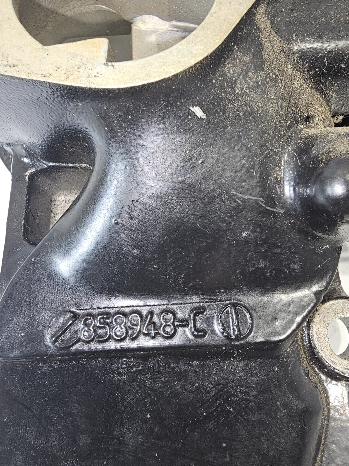 Mercury OEM  30-40 hp Induction Manifold  821371A2