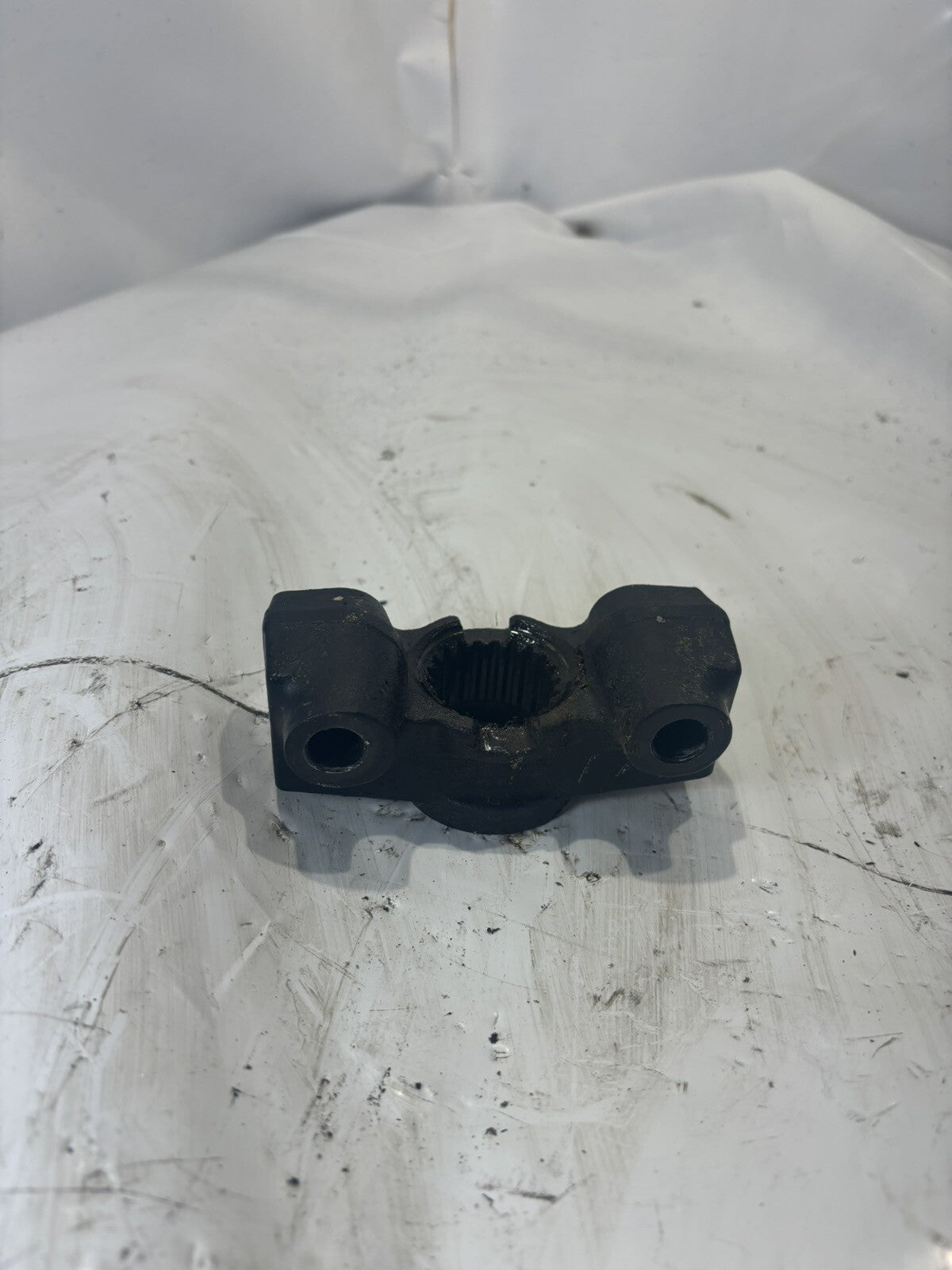 Yoke, Bottom steering knuckle Mercury 65-125HP 3 & 4 Cyl. 1999-2010 881914T01
