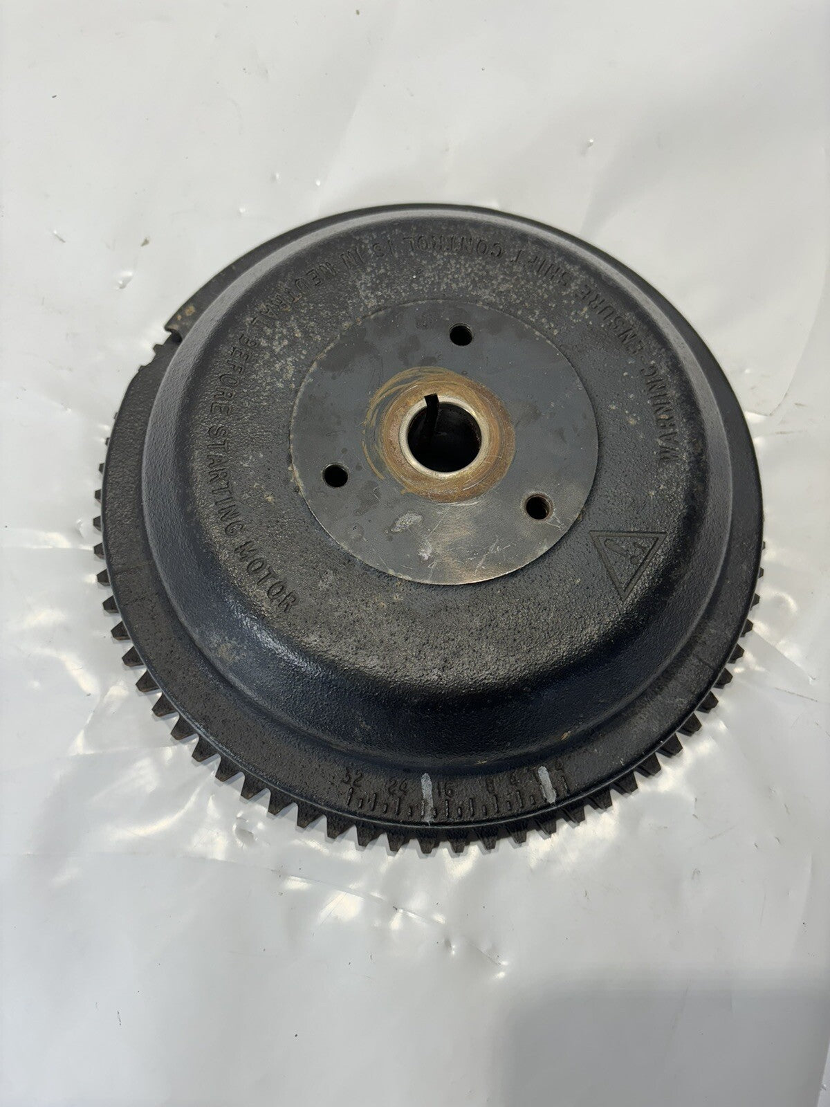 EVINRUDE JOHNSON FLYWHEEL 0584261