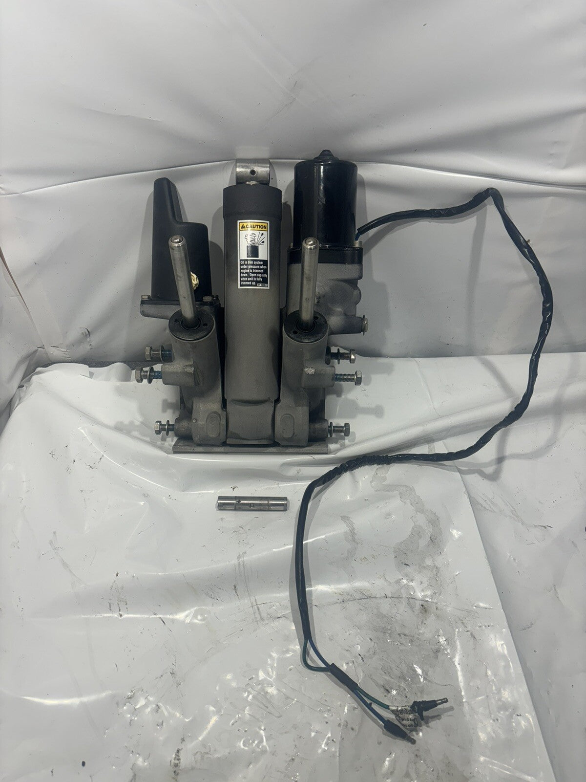 Mercury 135 150 175 200 225 250 HP Outboard Tilt and Trim Unit 855998A11