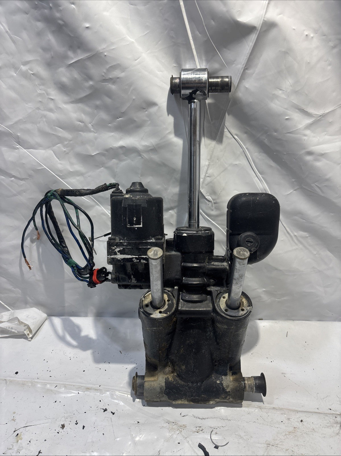 Johnson Evinrude Fastrac Hydraulic Power Trim And Tilt Assembly Unit Freshwater