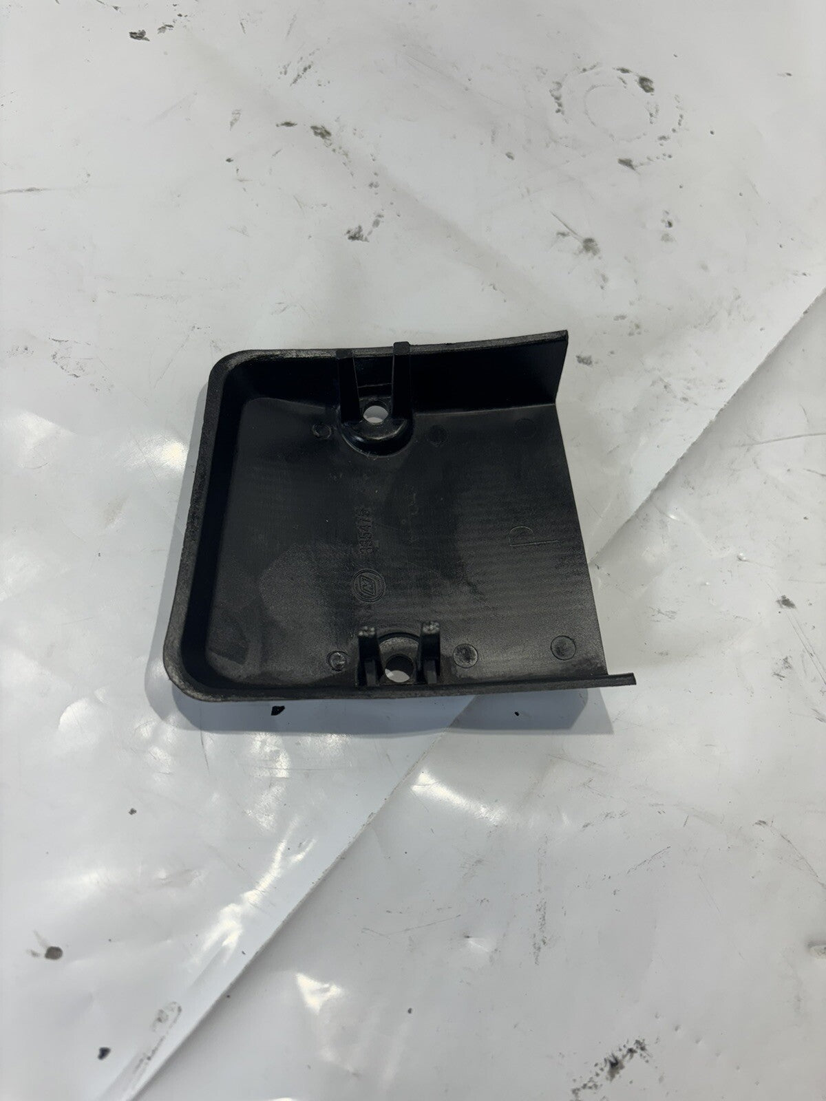 JOHNSON EVINRUDE  PORT STERN MOUNTING COVER HOUSING 335475
