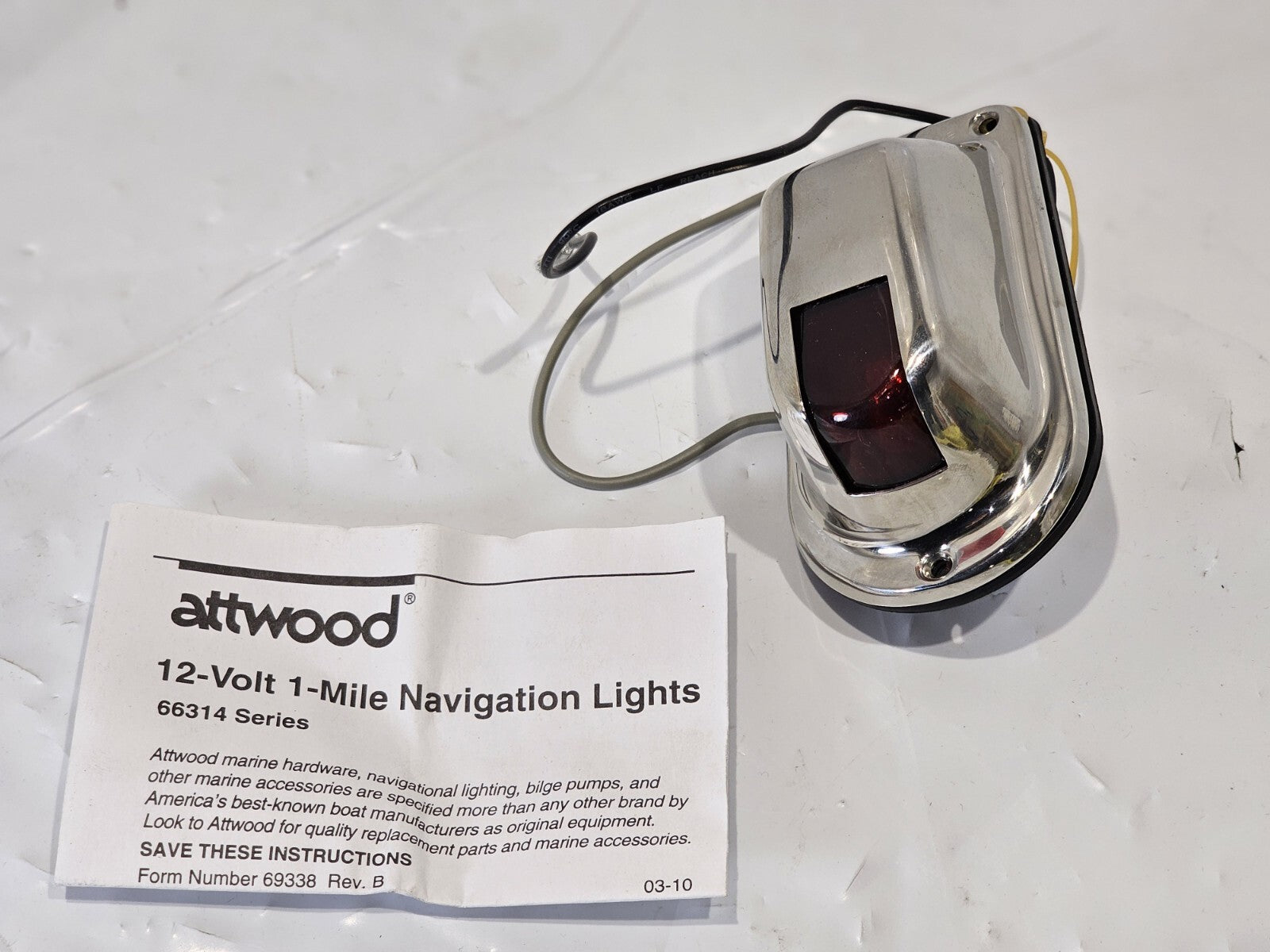 Attwood Marine 66314R7 1-Mile Sidelight Red Vertical Mount