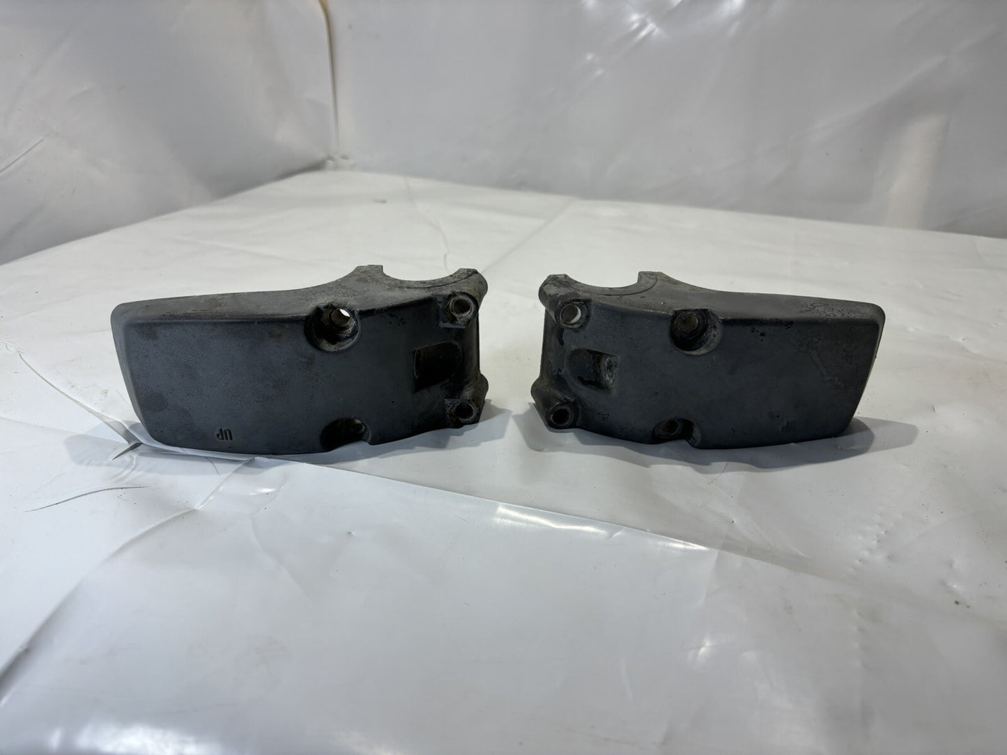 Mariner 20-30 Hp Outboard Port & STBD Lower Mount Housing 84843M