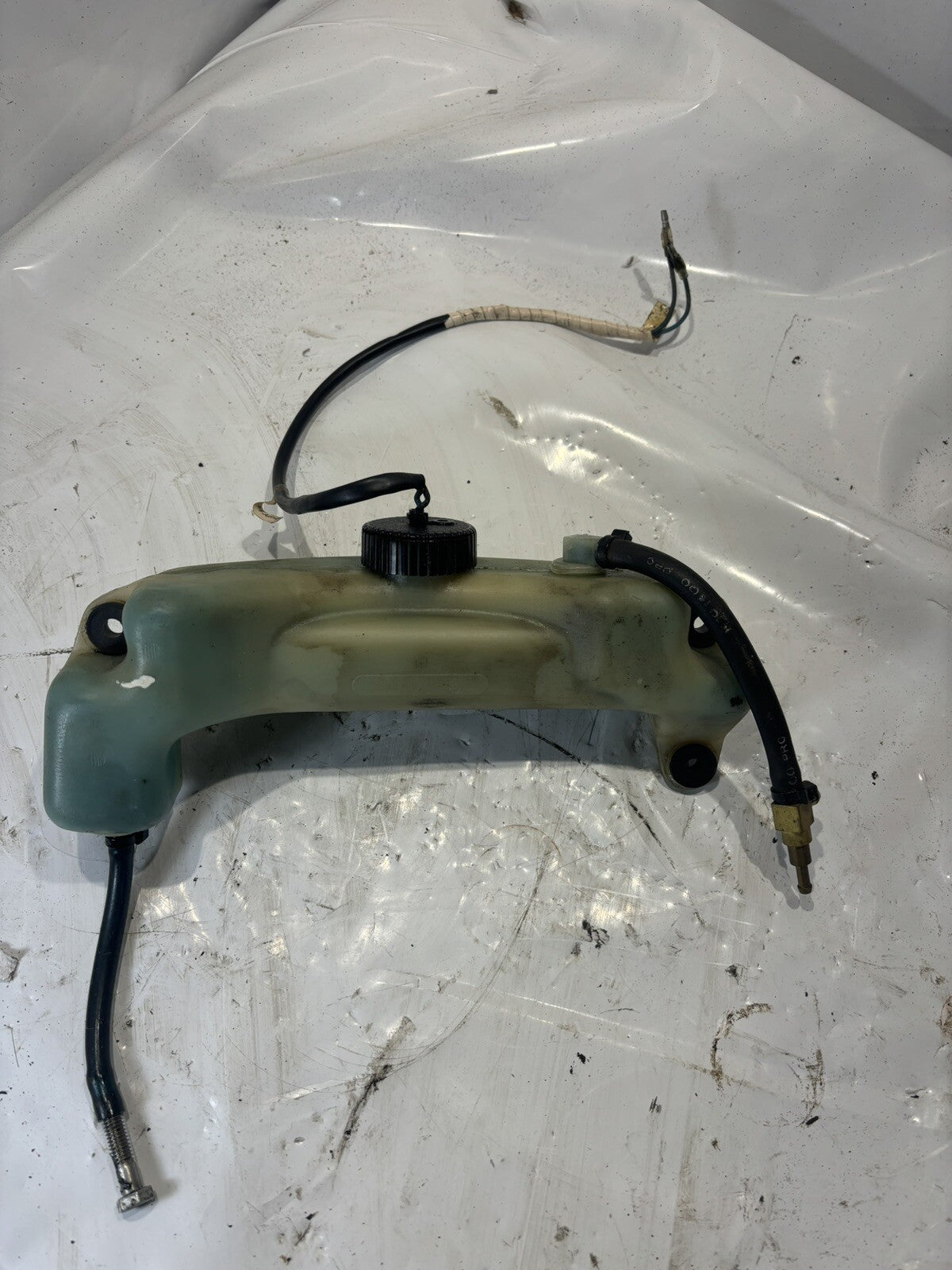 135/150/175/200 HP Mercury Oil Tank Reservoir w Cap 1990-2005 994436 43300A5