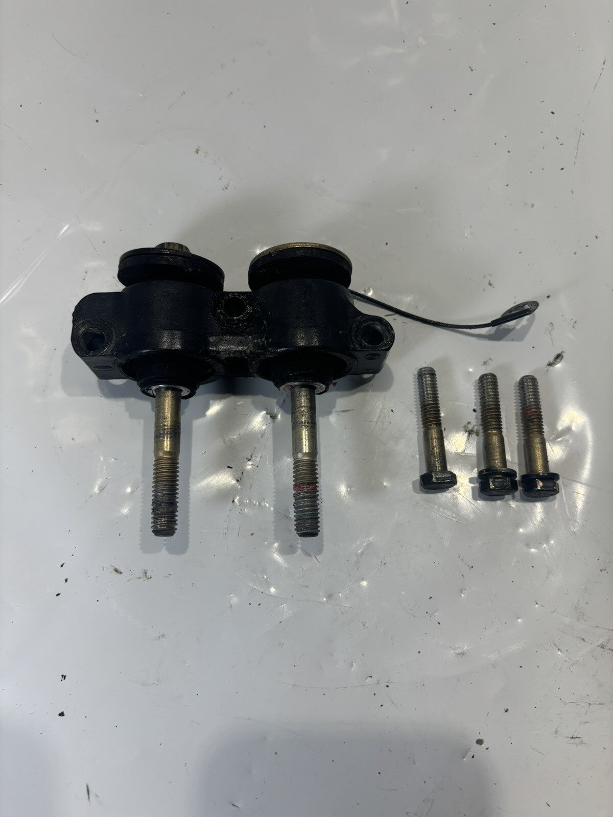 Evinrude Johnson OMC Upper Mount Assembly 315488 40 50 60 Outboard Boat Motor 