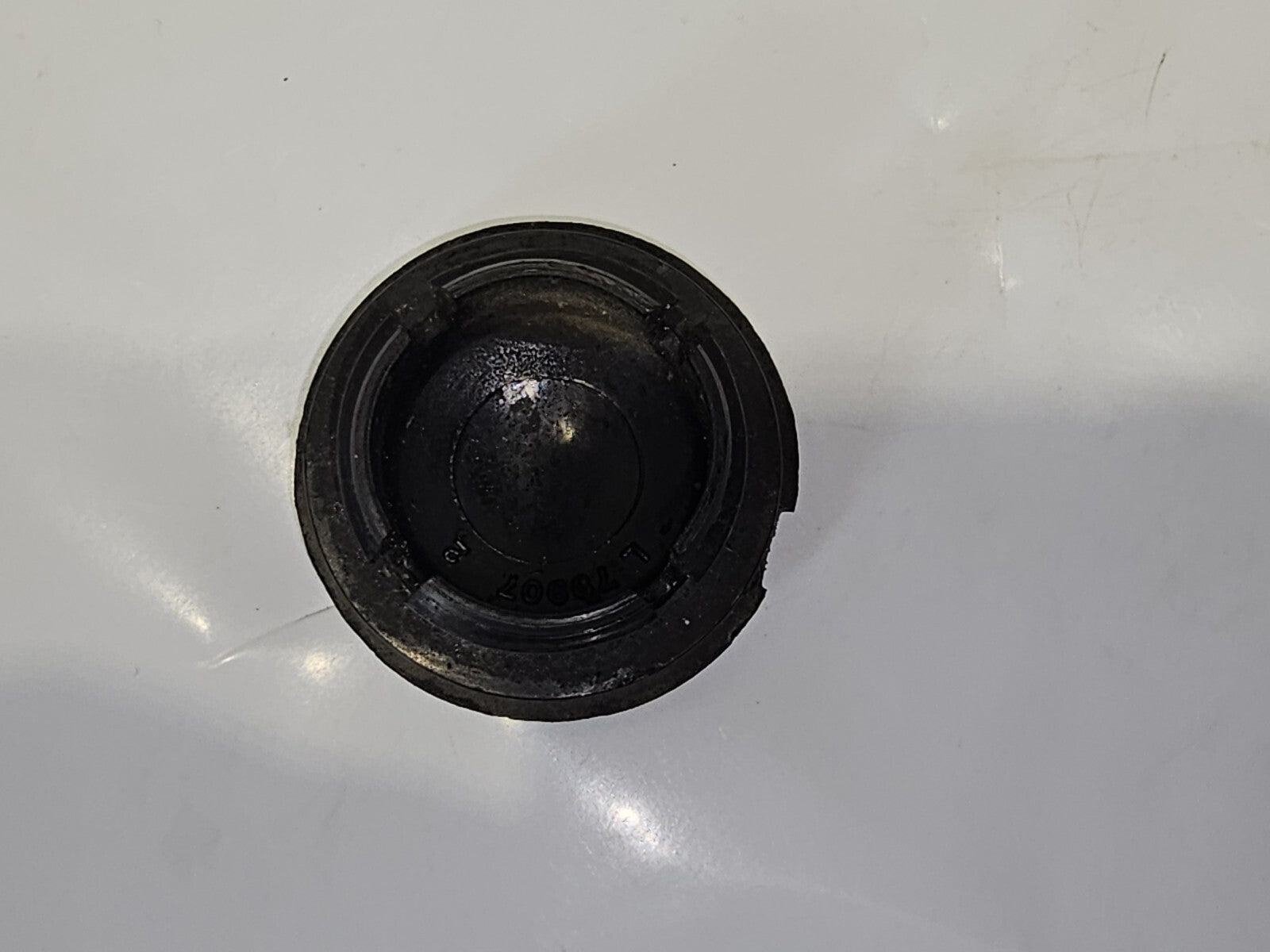 UPPER AND LOWER MOUNTING COVER MERCURY OUTBOARD 79907