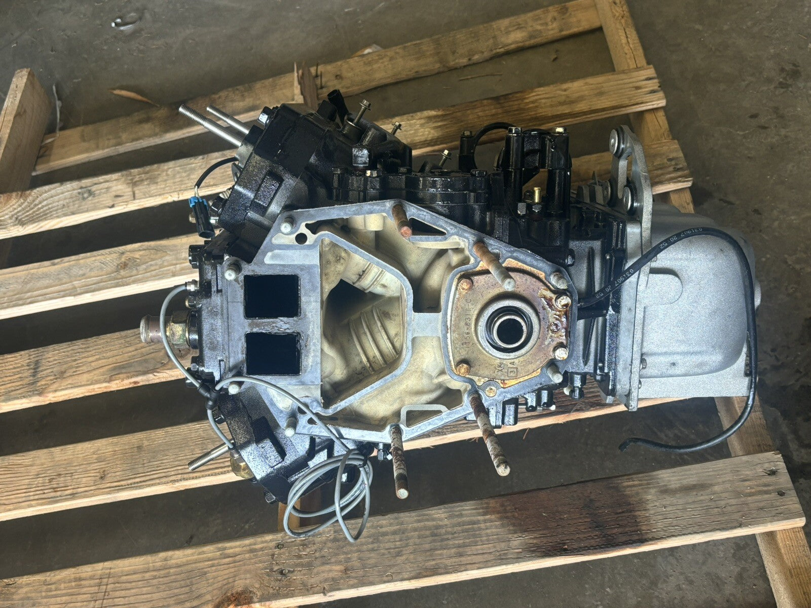 2006 Mercury 135HP Optimax 2 Stroke Powerhead CrankCase 879808T07 233 Hours