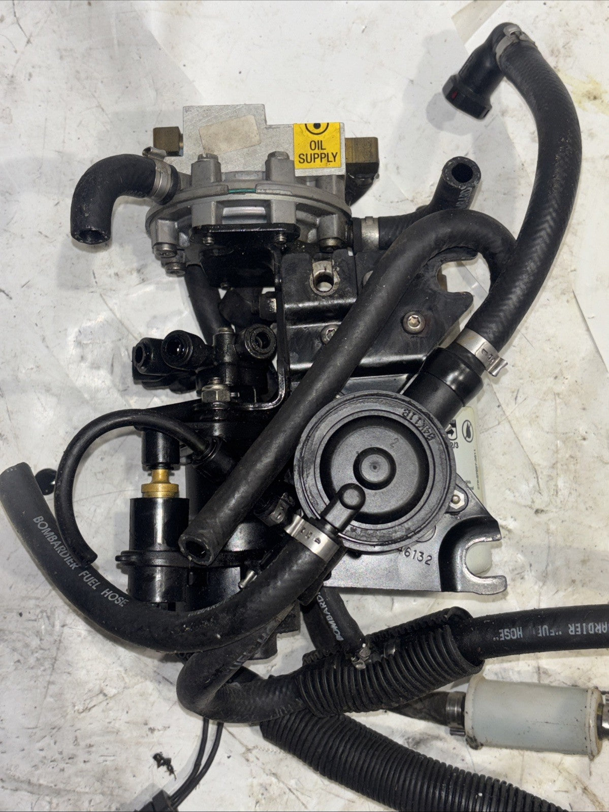 Johnson Evinrude 1998 - 2001 Oil Lift Pump & Manifold 75 90 115 135 150 175 HP