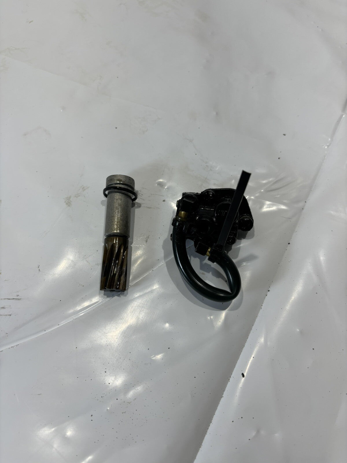 Mercury Mariner 50 HP Oil Pump 812690A1 and gear drive