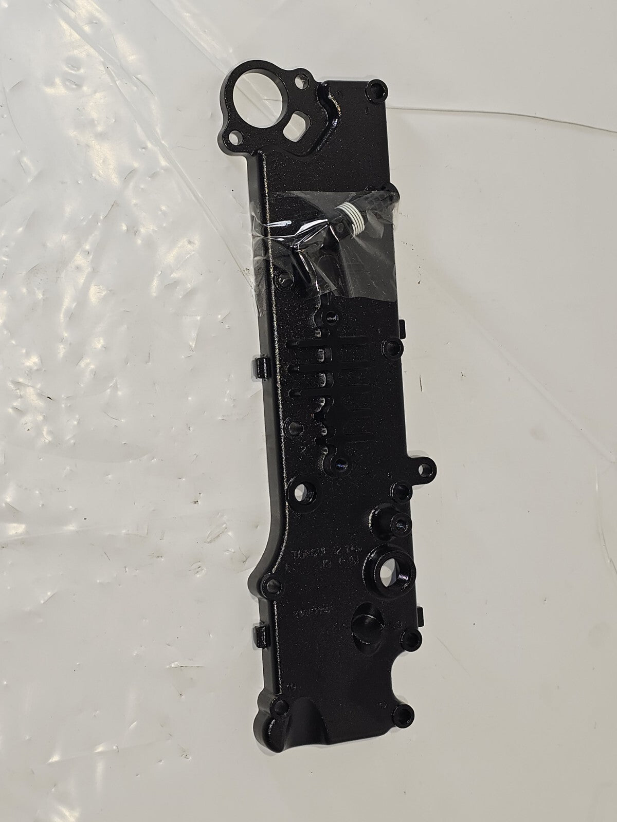 8M0118194 - 4CYL EXHAUST COVER