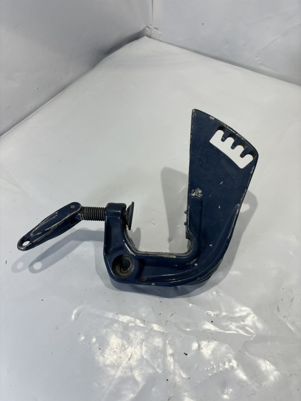 JOHNSON EVINRUDE STERN BRACKET STARBOARD 0391955