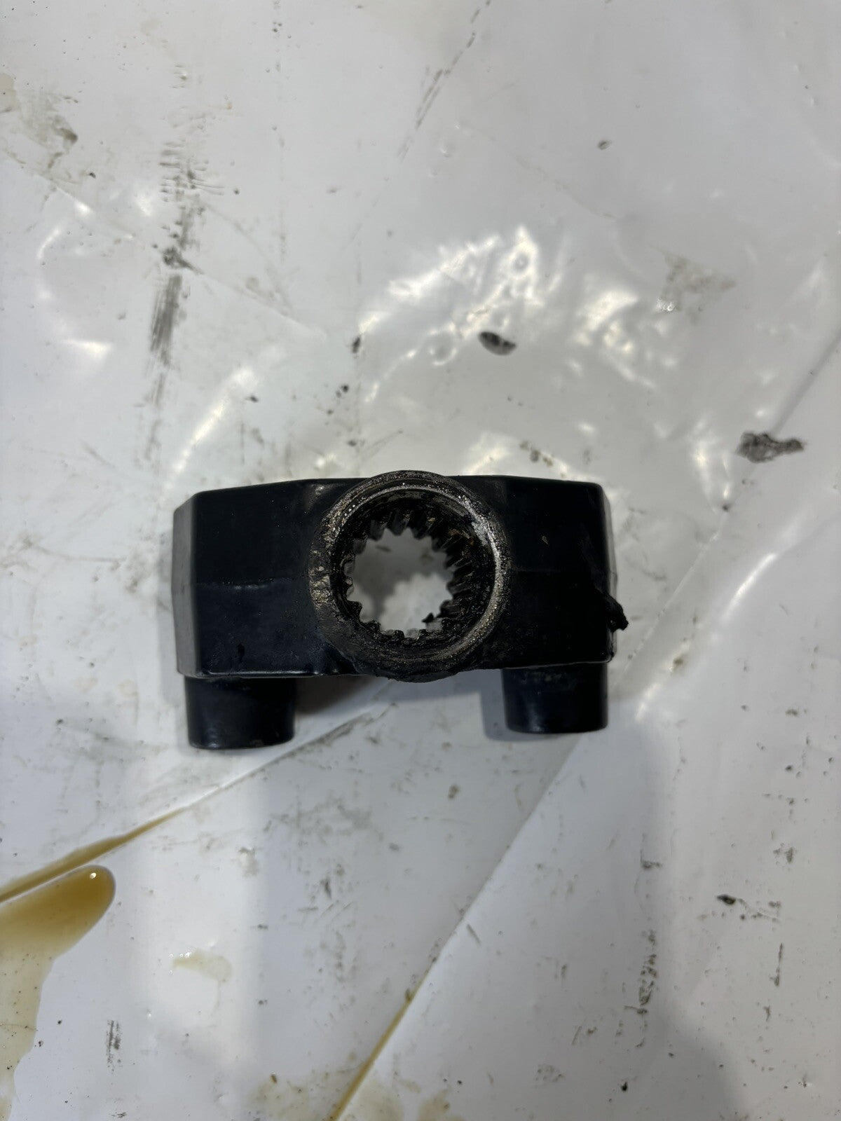 Mercury 1993 50hp ELHPTO Outboard bottom yoke