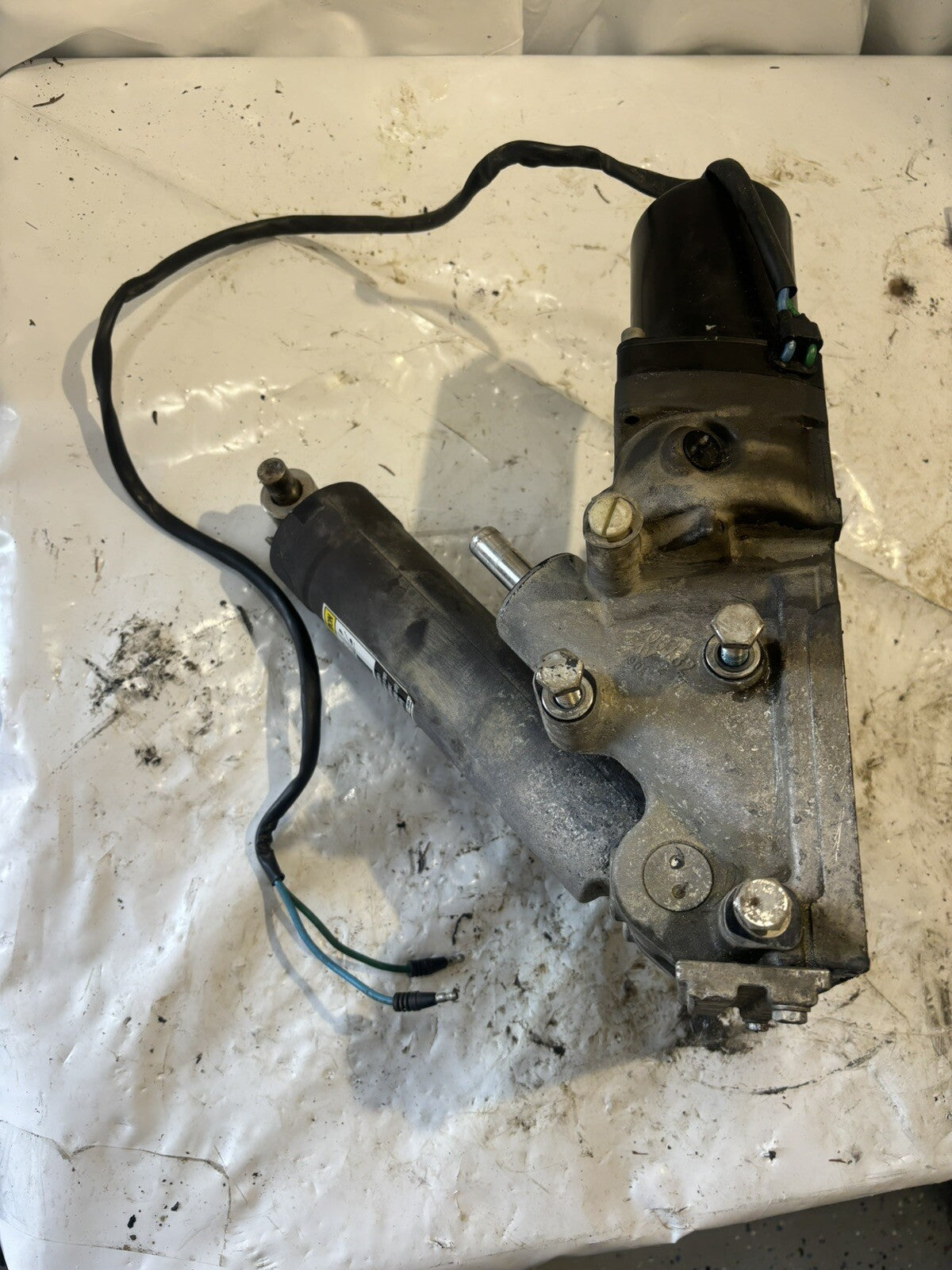 1992-2010 135-250 Hp Mercury  Power Tilt Trim Unit 855998A11 + Pin & Bolts 2001