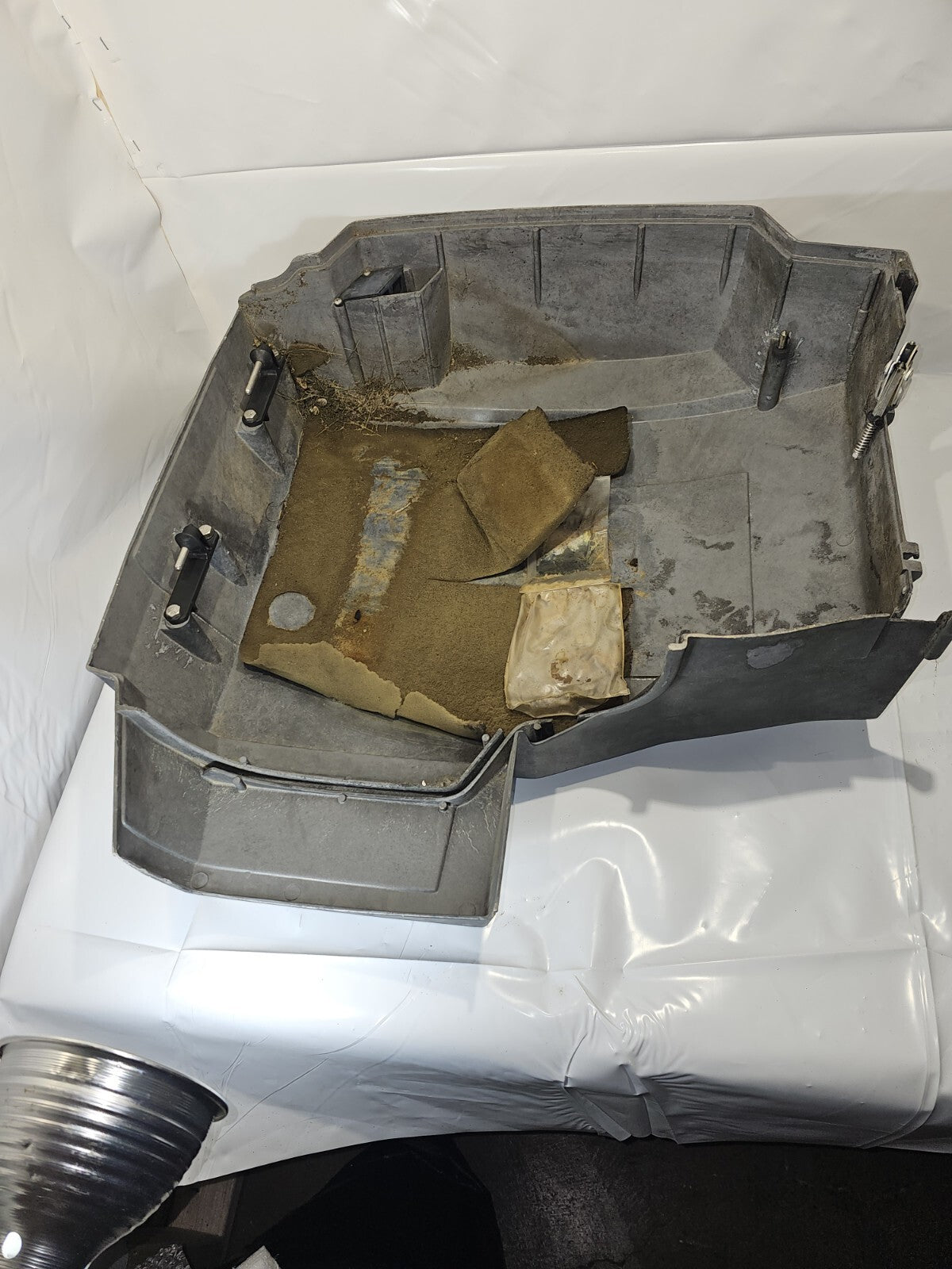 1988  Mercury Mariner 135hp Engine Cowling Starboard 7619A1