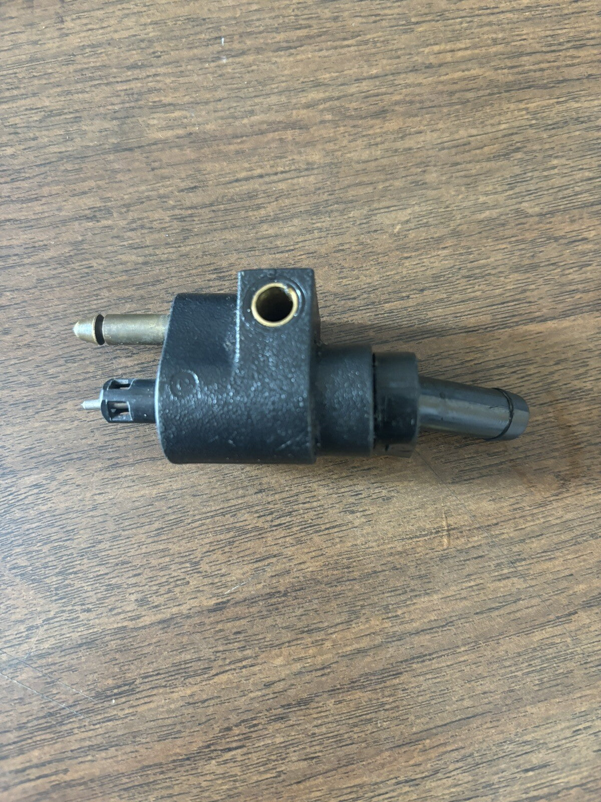 22-8M0182334 Mercury 2012 F9.9ELPB 9.9hp 4S Outboard fuel connector T143