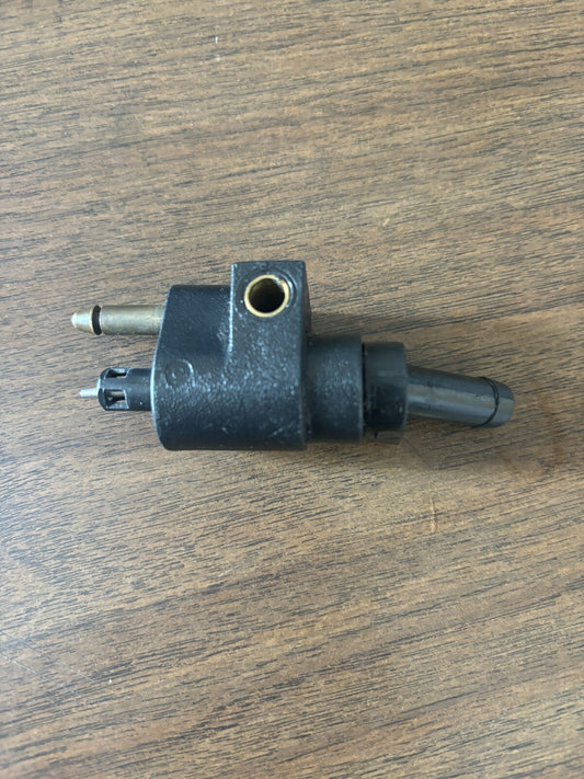 22-8M0182334 Mercury 2012 F9.9ELPB 9.9hp 4S Outboard fuel connector T143