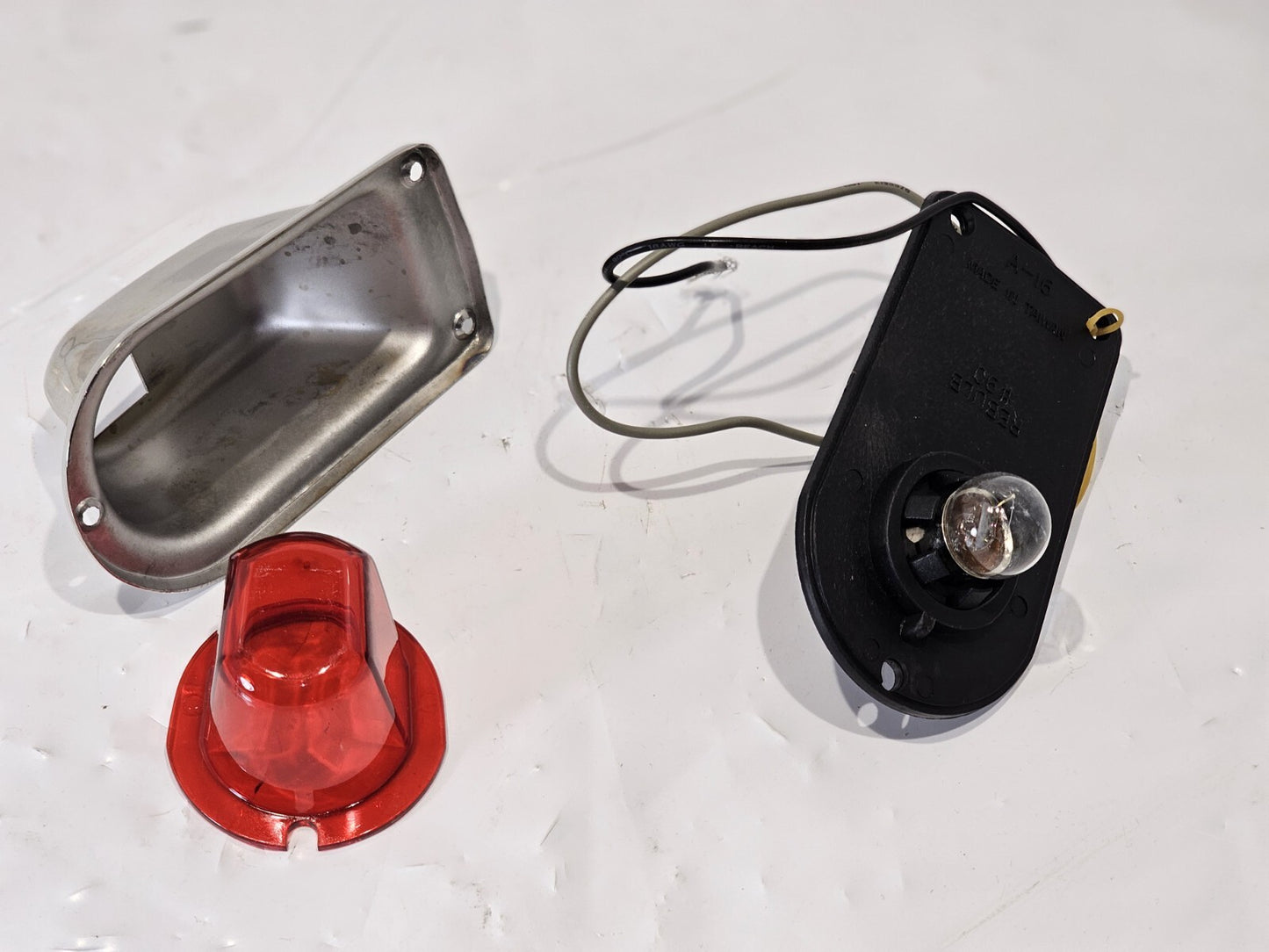 Attwood Marine 66314R7 1-Mile Sidelight Red Vertical Mount