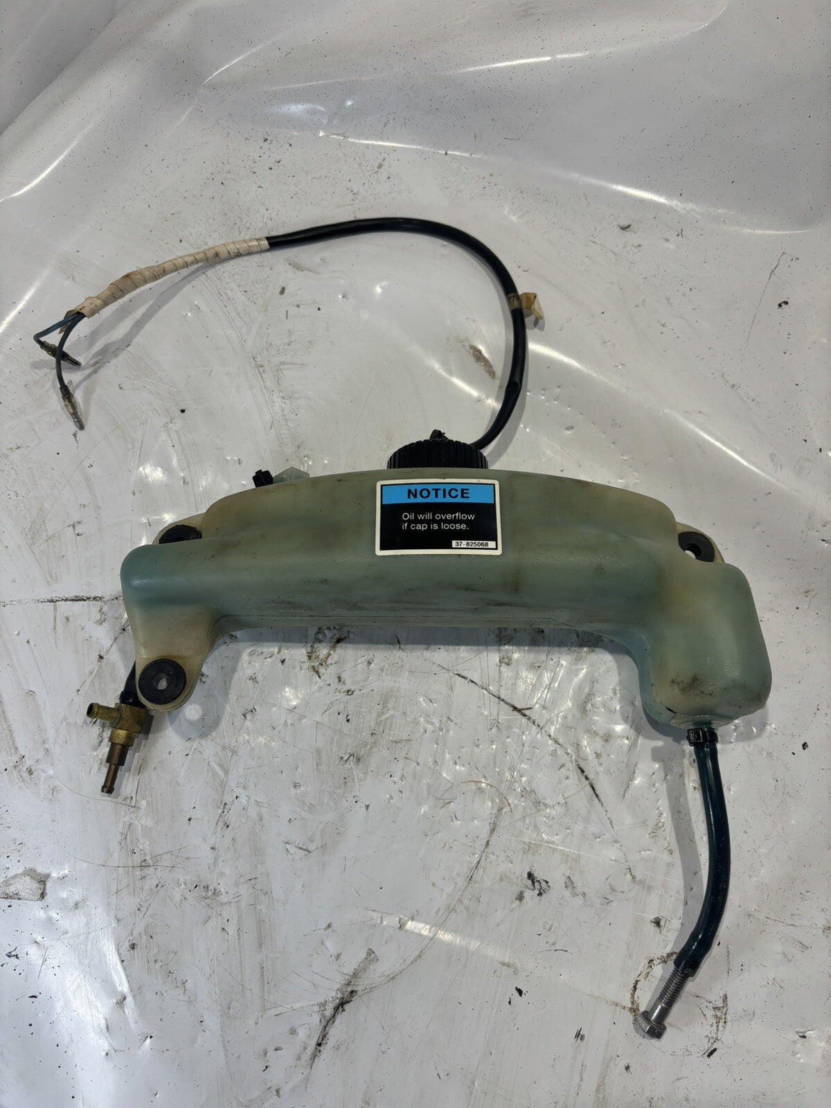 135/150/175/200 HP Mercury Oil Tank Reservoir w Cap 1990-2005 994436 43300A5