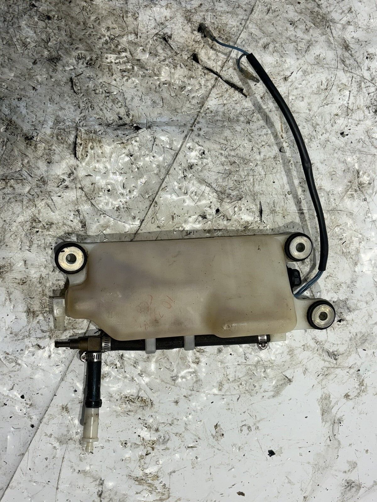 Mercury 175 HP 2 Stroke Outboard Oil Tank Reservoir 833069T9 OEM
