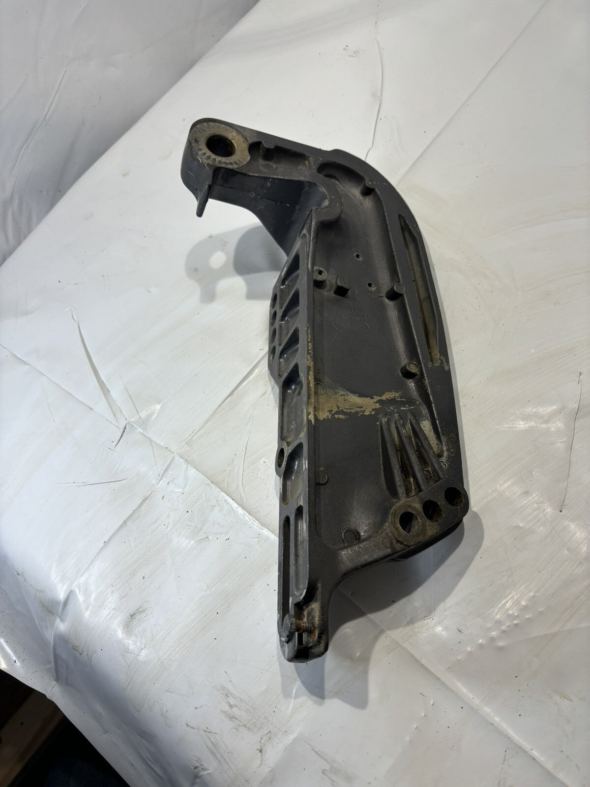 Evinrude Johnson Outboard Starboard Stern Bracket 0333624
