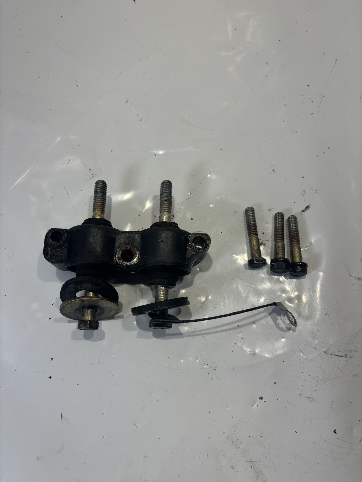 Evinrude Johnson OMC Upper Mount Assembly 315488 40 50 60 Outboard Boat Motor 