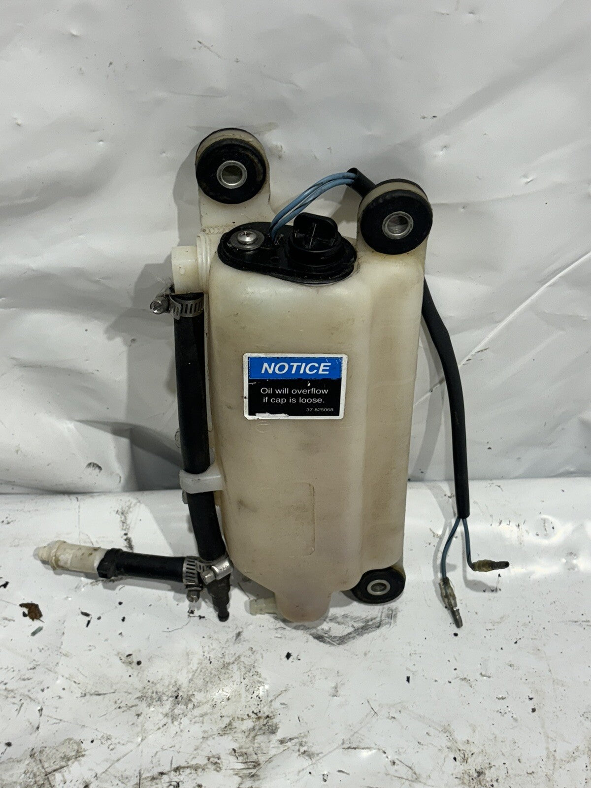 Mercury 175 HP 2 Stroke Outboard Oil Tank Reservoir 833069T9 OEM