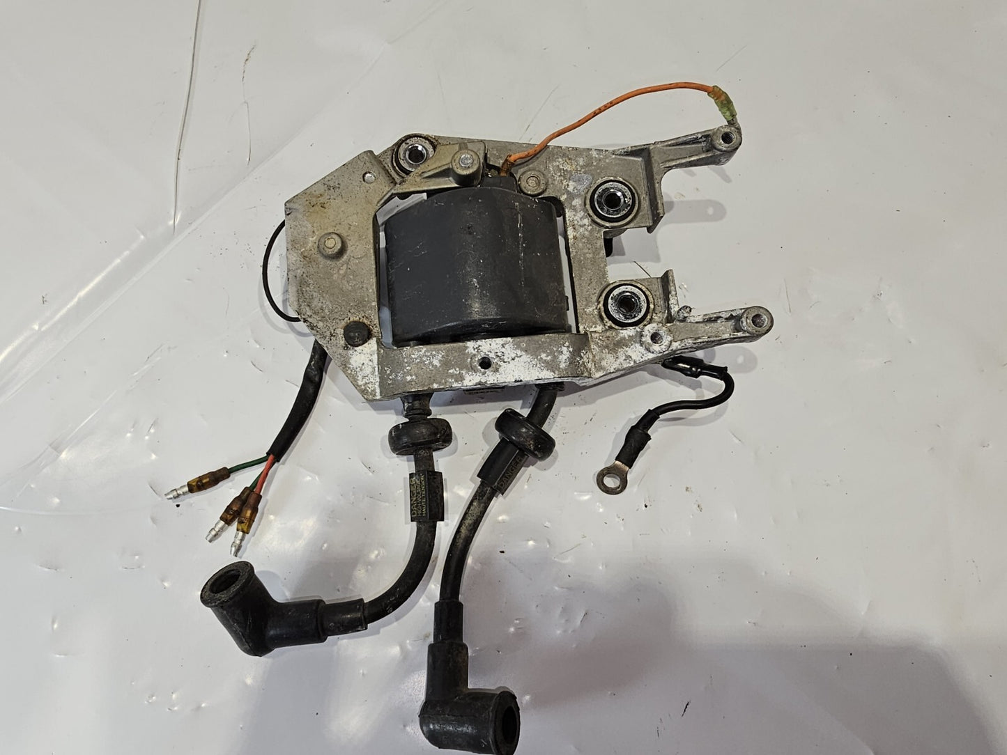 Yamaha Outboard Ignition Coil w/bracket 25hp 689-85570-21-00