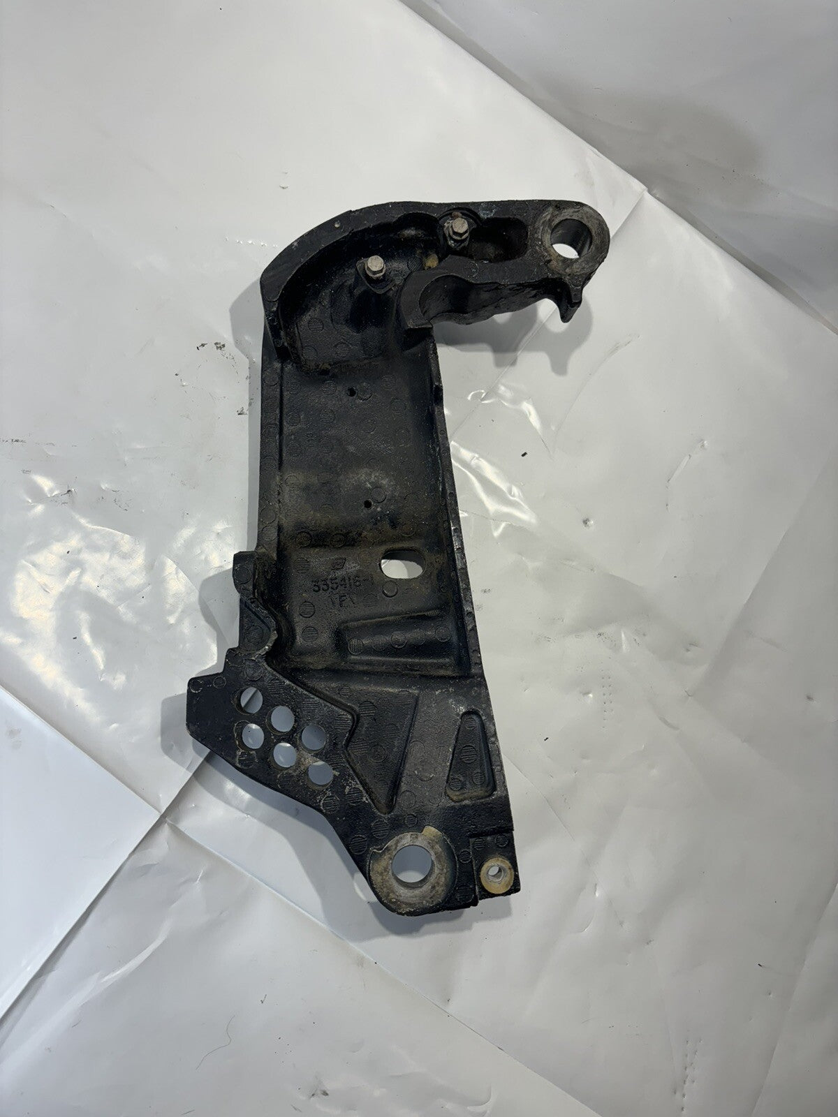 JOHNSON EVINRUDE STERN BRACKET PORT 0351922