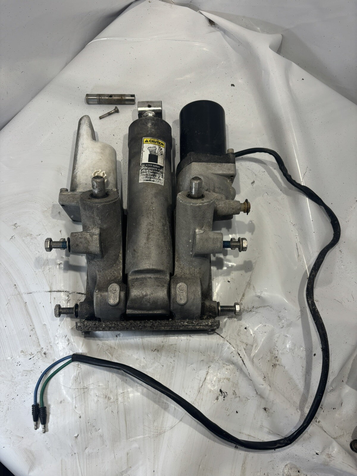 2001 Mercury 150HP Outboard Power Trim Tilt Unit Assembly (fully working)