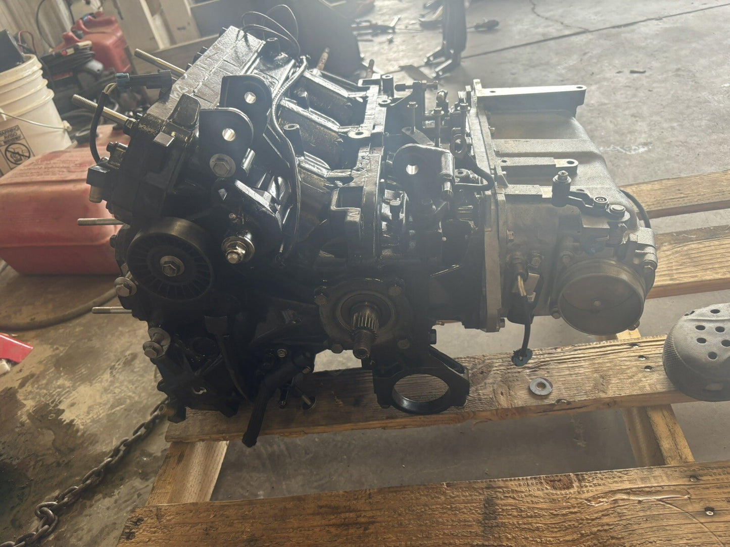 2006 Mercury 135HP Optimax 2 Stroke Powerhead CrankCase 879808T07 233 Hours