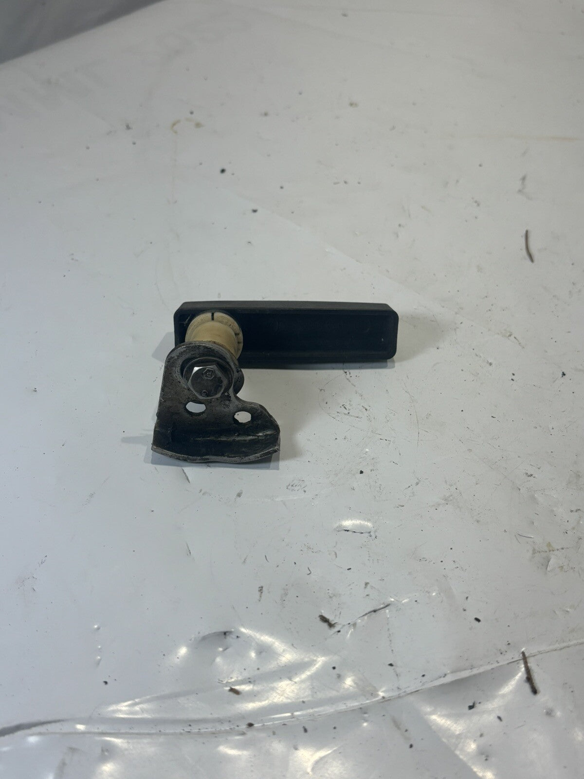 40/48/50 HP Johnson Evinrude Cowling Latch Handle Assy 1989-2005 396611 330253