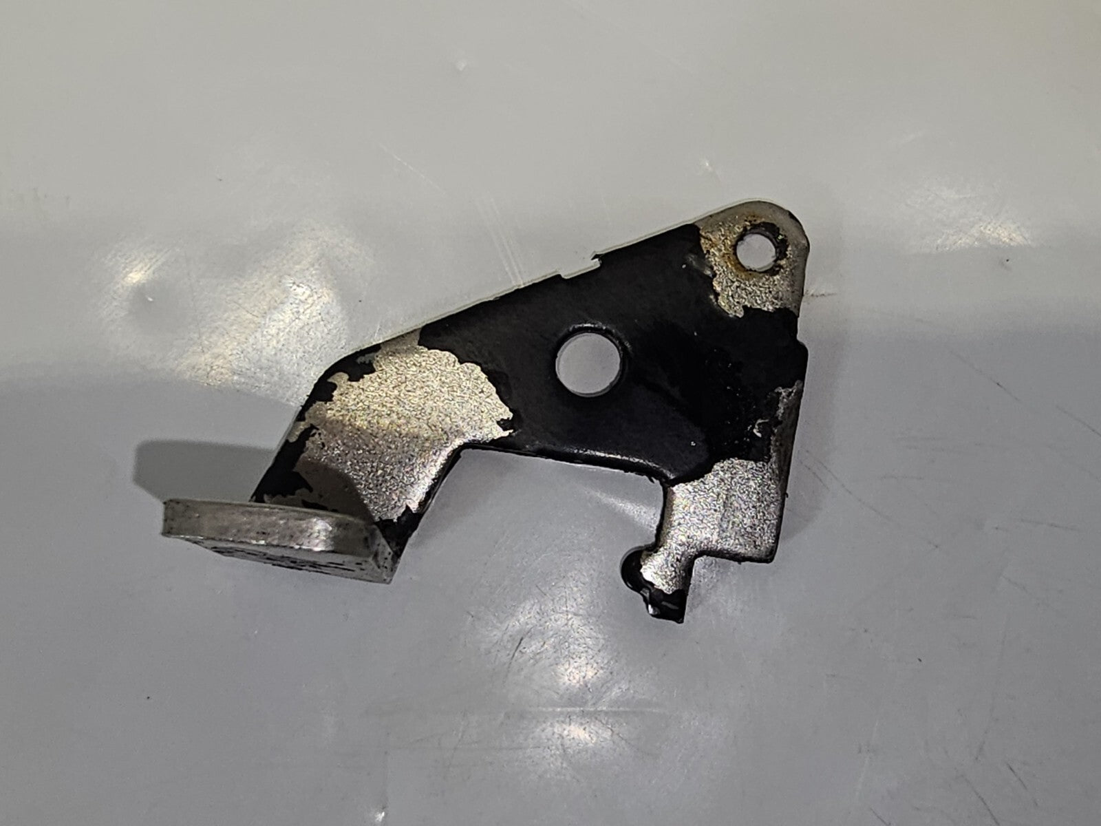 LATCH ARM FOR BOTTOM COWL LEVER MERCURY OUTBOARD 78809