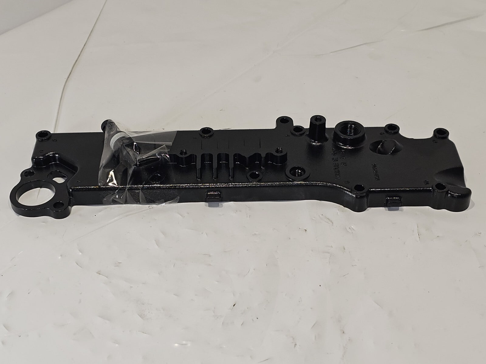 8M0118194 - 4CYL EXHAUST COVER